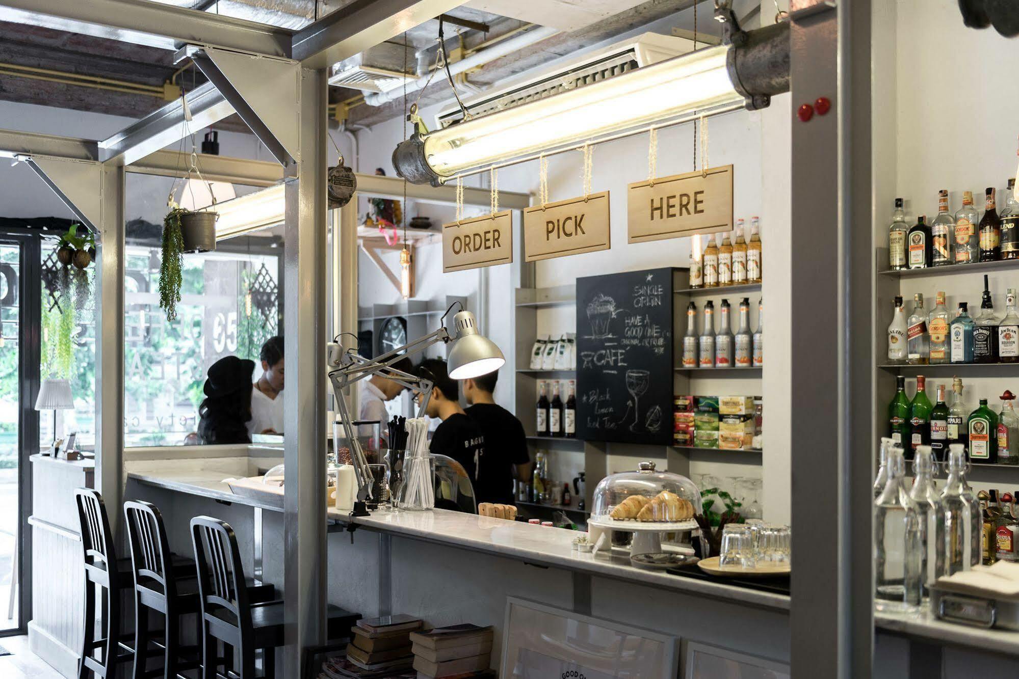 Хостел Good One Poshtel & Cafe Bar Бангкок Екстер'єр фото